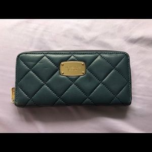 SALE✨ Authentic Michael Kors Hamilton Wallet